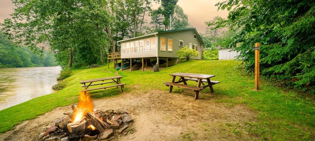 Riverfront Cabin ★ Views ★ Quiet ★ Fishing ★ Kayak in Tidioute