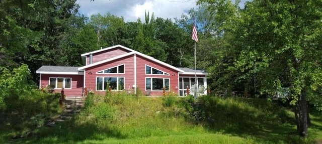 Riverfront Private Wooded 4-Season Cottage Retreat in Stephenson