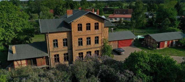 Romantic Rural Train Station Apartment (1st Floor) with Garden Sauna in Schwarz