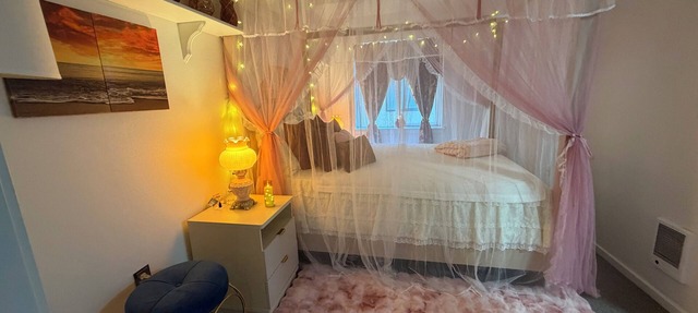 Romantic Seattle Escape Near Space Needle, Walkable, Modern, Parking in Seattle