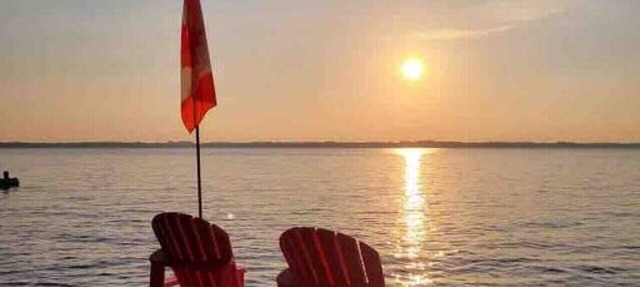 Rustic Pines Waterfront Cottage *CLEAR WATER* in Kawartha Lakes