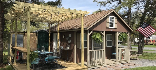 Rustic Primitive Tiny House Cabin in Biglerville