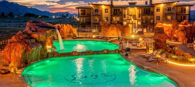 Sage Creek Condo E2 - "Amazing Pool & Hot Tubs" in Moab