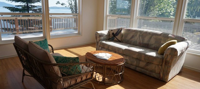 Sandy Point Waterfront Retreat in Ferndale