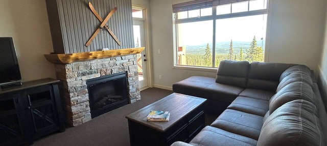Scenic Mountain View 1-bedroom in Beaverdell
