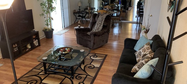 Serene 3 bedroom condo w/2 pools and hot tub near River and Casinos in Laughlin