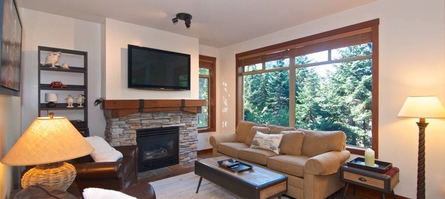 SKI IN/SKI OUT Beautiful Family Townhome. Newly renovated, Free parking, one level unit, in Whistler