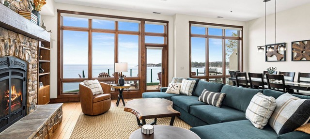 Ski Lodge Executive Suite w/pool & hot tub in Two Harbors
