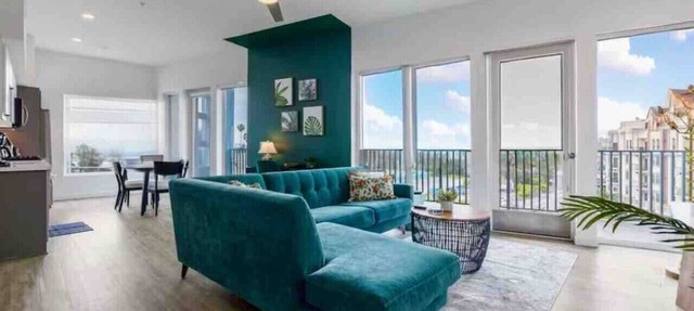 SkyLoft Oasis Stunning DTLA Views & Modern Comfort in Los Angeles