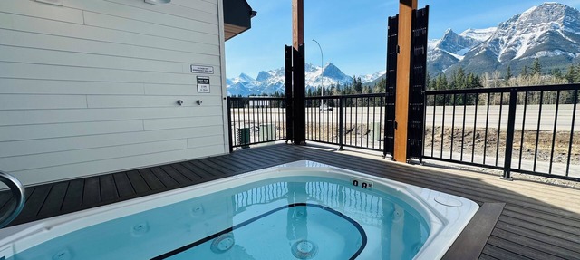 Skyridge Resort -Near Banff Entrance in Harvie Heights