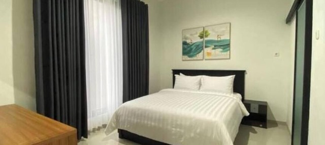 Spacious 3 BR Villa with Pool in Central of Batu in Tlekung