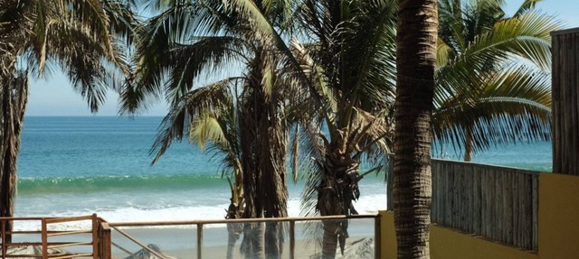 Spacious 6-bedroom oceanfront house in amazing Vichayito with AC, WiFi in vichayito