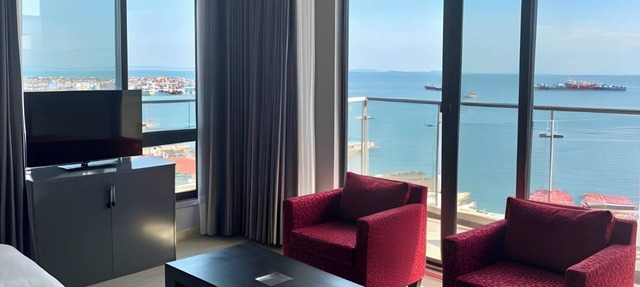 Spacious 8-bedroom apartment with WiFi, AC in charming Istanbul in İstanbul