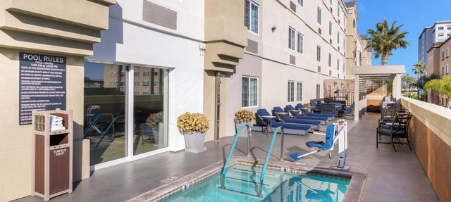 Spacious Accommodation Close to Shaws Cove Beach! Pool, Parking, Shuttle! in Anaheim