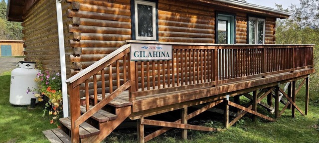 Spacious Alaskan-Style Log Cabin, the Perfect Base for Outdoor Adventures in McCarthy, Alaska in McCarthy