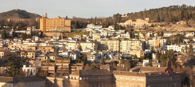 SPACIOUS APARTMENT WITH BEAUTIFUL VIEWS PARKING IN THE CENTER in Granada
