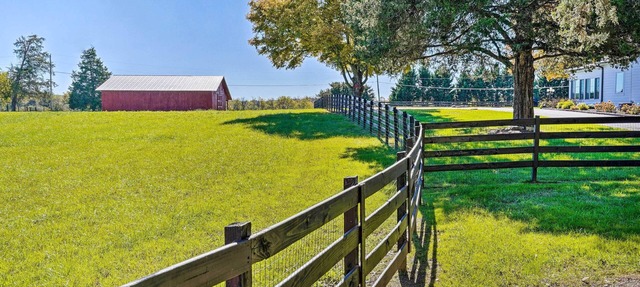 Spacious Home + Acreage, 16 Mi to Chattanooga in Chickamauga