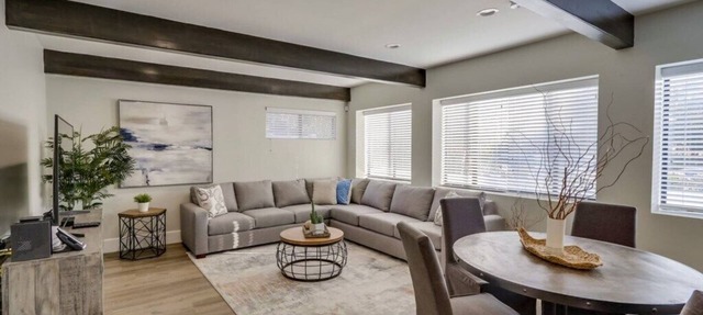 Spacious Home: Perfect 4 Families, Garage Parking in Fullerton