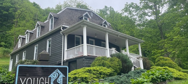 Spacious Riverside home - Hot Tub, Fire Pit & GAP in Confluence