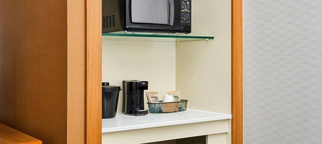 SpringHill Scranton | King w/Sofa | Firepit Nights, Pool Time | 2 Units in Moosic