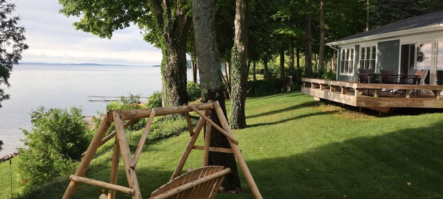 Stunning waterfront, 3bed/2bath cottage w/gameroom, SUPs, kayak's & bikes. in Suttons Bay