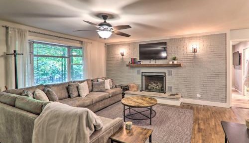 Sunroom, Fire Pit + Sauna: Lake Locust Village Gem in Pocono Lake