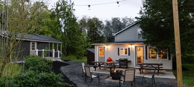 Surrounded by Nature - Frog Hollow Cabin & Bunk Room: Hot Tub | Fire Pit | Grill in Three Springs