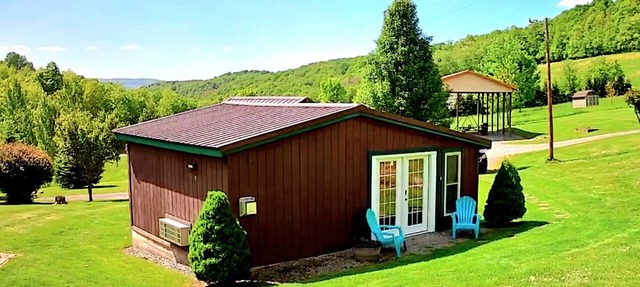 The Byre Bungalow-Country Getaway, close to Yough, Fallingwater w/Hot Tub! in Confluence