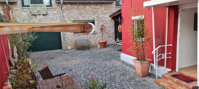 The most beautiful location on the Rhine, right next to the city—a comfortable house with a fireplace in Köln
