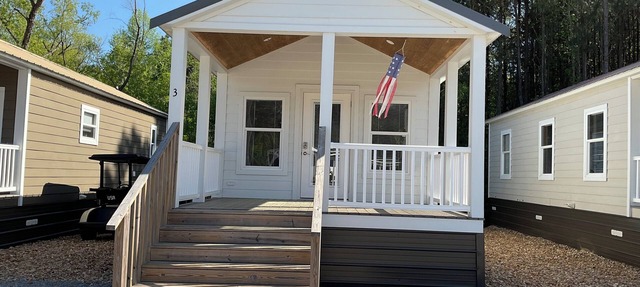 Tiny Homes for Rent, minutes to the Casino, Golf Course & Water Park in Philadelphia