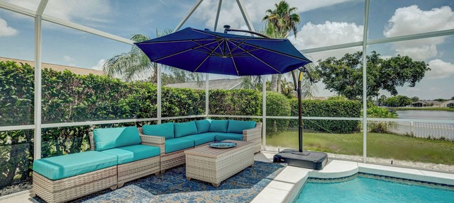 ⚓Turtle Bay Cottage! Cozy home w/private pool! Water view!⚓ in Bradenton