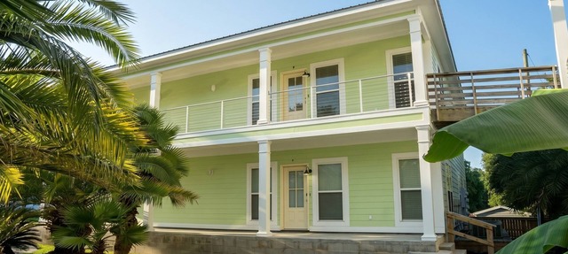 Ultimate Group Stay · 2 Full Apts · 6BR · Parking in Moss Point