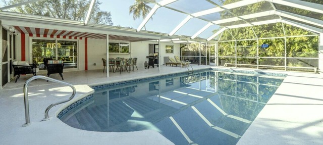 Updated Heated Olypmic Pool Retreat Near Mercado & Pet Friendly in Naples
