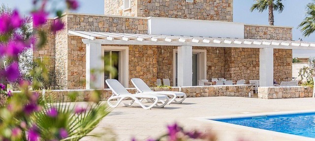 Villa Claretta: A bright and sunny two-story villa in a quiet position, in the Apulian countryside, a short distance from the sea, with Free WI-FI. in Alliste
