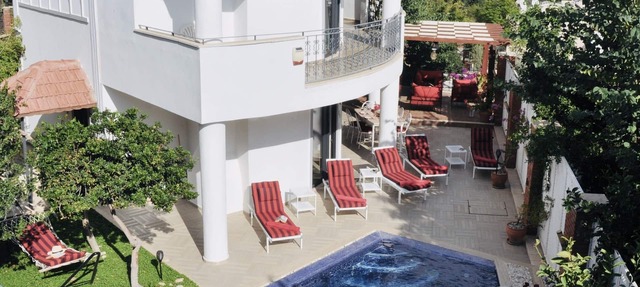 Villa Kirmizi Lale, Private Pool, Gardens, Very Close to Town - No Need for Taxi in Kalkan