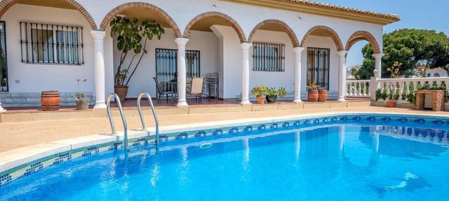 Villa Soleada Calahonda by Rafleys in Sitio de Calahonda