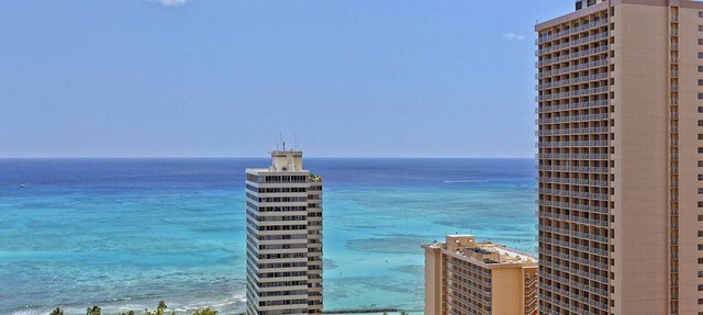 Waikiki Beach - Ocean Views, FREE Parking, Beach Gear plus lots of extras! in Honolulu