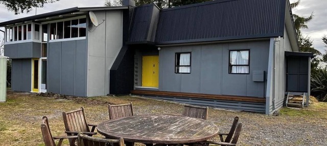 Waimarino Adventure Lodge - Great for Large groups. in National Park Village
