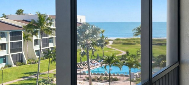 Wake beachfront and enjoy effortless beach days at Loggerhead Cay 264! This top-floor 2BR/2BA Sanibel condo includes 2 bikes, beach gear, a heated pool, tennis, pickleball and everything you need for an easy island vacation—just steps from the beach in Sanibel Island