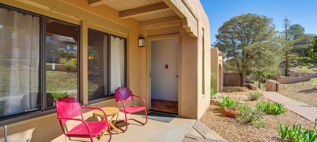 Walk to Santa Fe Plaza: Condo w/Pool & Hot Tub! in Santa Fe