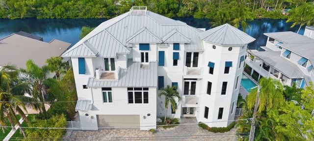 Waterfront Luxury Estate - 5BR/6.5BA, Heated Saltwater Pool, Spa, & Near Beach in Bonita Springs