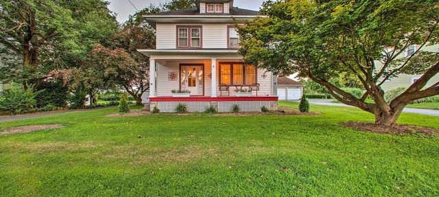 Whimsical Lancaster Home - 4 Mi to Sight & Sound in Lancaster