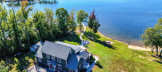 Wine Down: Your Southern-Style Waterfront Getaway on Lake Anna's Private Side in bumpass