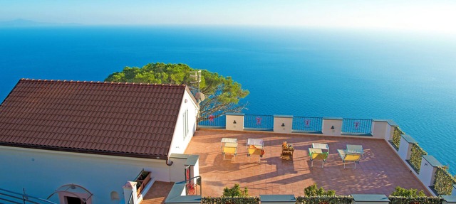 Zaffiro apartment with panoramic sea view between Amalfi and Positano in Furore