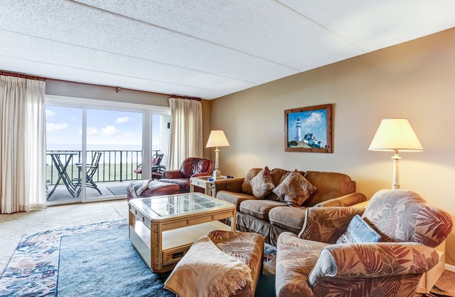 2nd Floor 2 Bed/2 Bath Beachfront condo sleeps 6. patio & pool. in Fernandina Beach