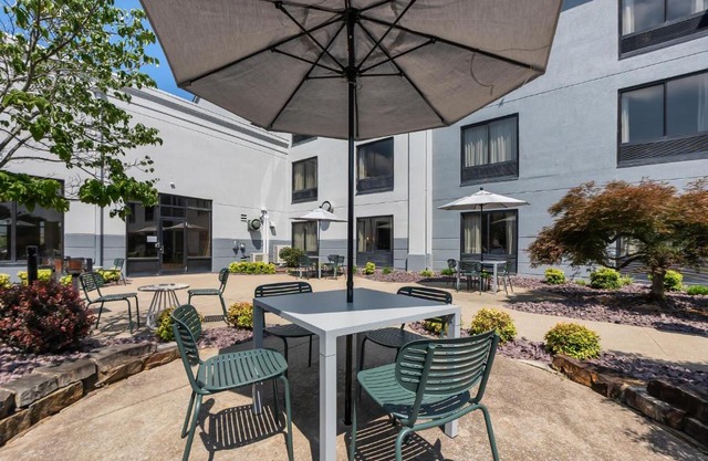 Auburn Place Hotel 