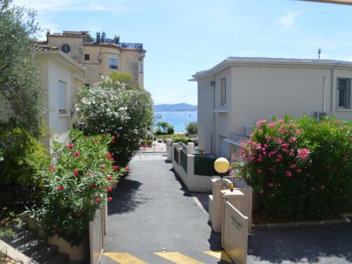 Studio clim. proche plage, commerces & gare avec WiFi, parking en option in Saint-Raphael