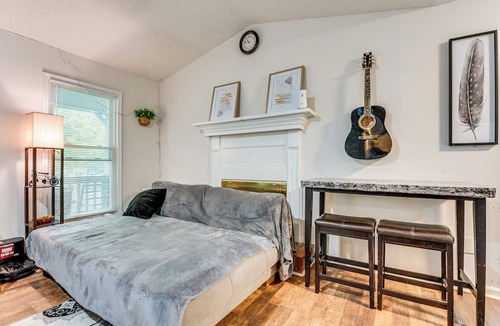 Douglasville Cottage | Easy I-20 Access to Atl: Suburban Retreat w/Yard
