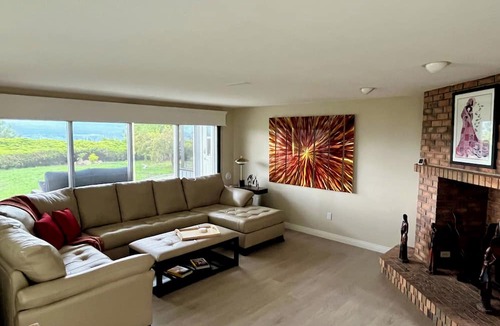 West Kelowna Estates Bed & Breakfast | Lake and the City Bed and Breakfast