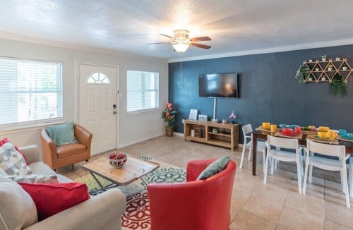 Mahncke Park Apartment | 3BR by Botanical Garden Near Zoo, Pearl & Downtown #2
